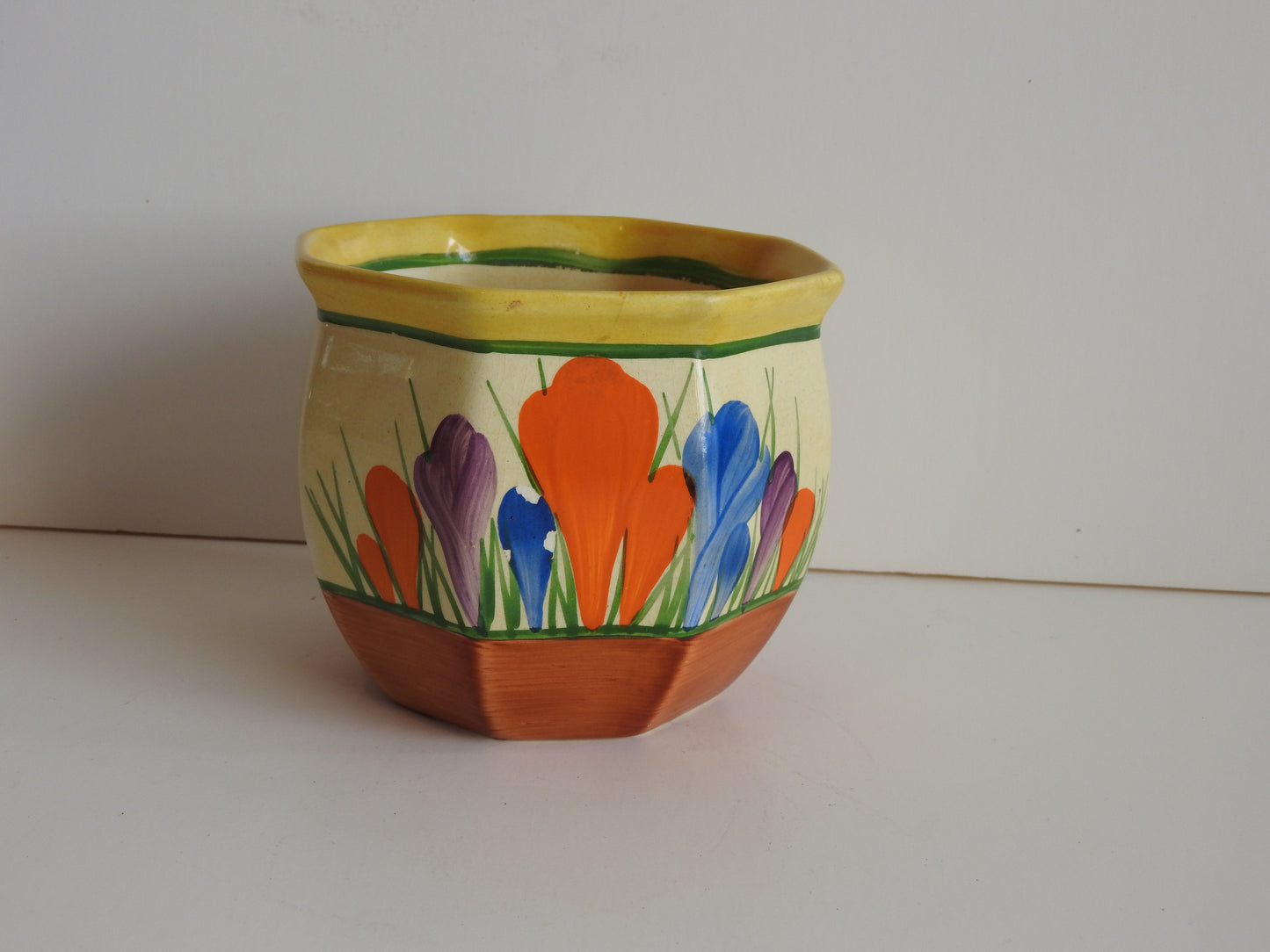 Clarice Cliff Crocus Jardinière